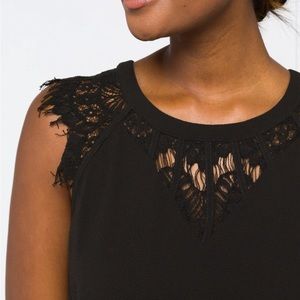 41 Hawthorne Jarred Lace Detailed Cap-Sleeve Blouse